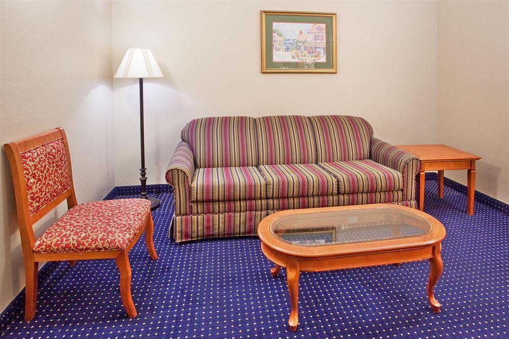 Savannah Gateway Hotel & Suites Georgetown Quarto foto